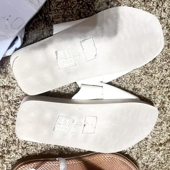 Womens Sandals Lot of 3 pair Circus thongs Slides Jelly White shoes sz 6 - Picture 5 of 7